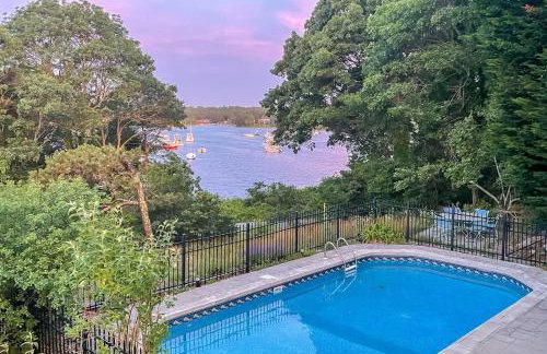 Stunning Home with In-Ground Pool - Photo 2