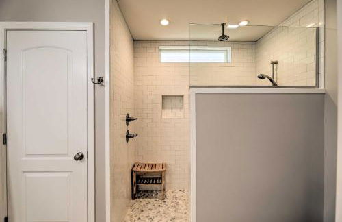 Beaufort Pad with Patio 3 Blocks to Waterfront! - Foto 13