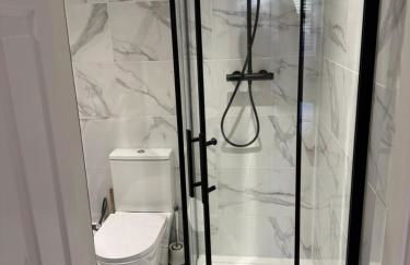 Dunfermline 2 Bed Flat Fully Furnished - Foto 12