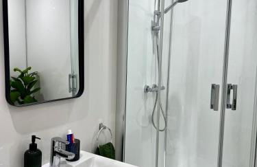 Welsh Getaway Apartment 2 - Town Centre - Photo 11