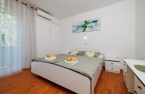 Apartments By the sea in Lopar - Photo 10