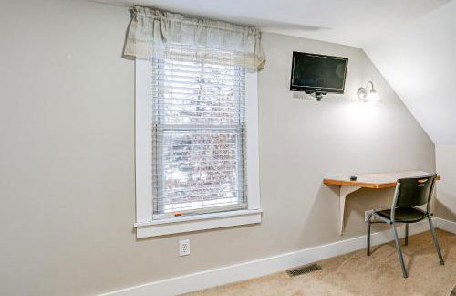 Near Hiking and Skiing Cozy Home in Cortland! - Photo 18