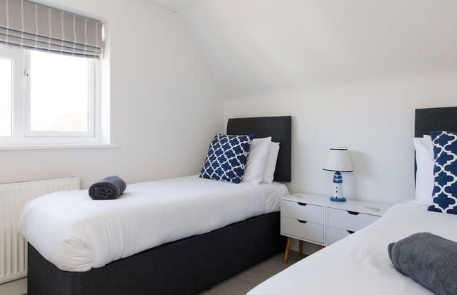 Coastal Retreat for 6 Close to Beaches - Photo 55