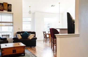 Bright Airy Home with Scenic Views - Foto 17