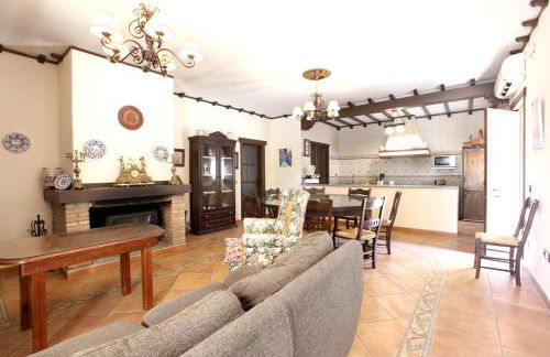 Spacious Villa with Pool in Sanlúcar la Mayor - Foto 12