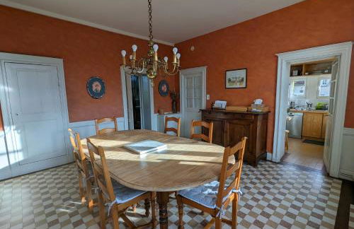 Loue belle demeure dans une grande propriété - 16 couchages, 8 chambres, 320 m2 - 30 min de Vichy - Foto 6