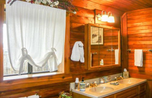 Cozy Immaculate Cabin - Peaceful Retreat! - Foto 10