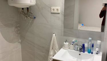 Modern & cozy 1 bedroom apartment in Malasaña - Photo 4