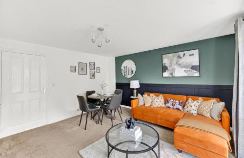 Stylish 3 Bedroom House - Excellent Location - Free Parking, Garden, Fast Wifi, Work Space and Self-Check-In by Yoko Property - Foto 24