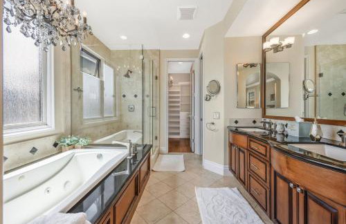 Beach Retreat- Walk to Beach, BBQ, Oceanview Rooftop & Firepit - Foto 11