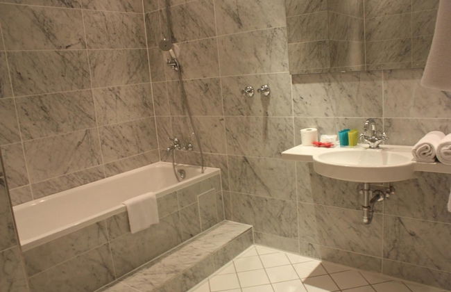 The Suite Hotel Garden - Photo 23