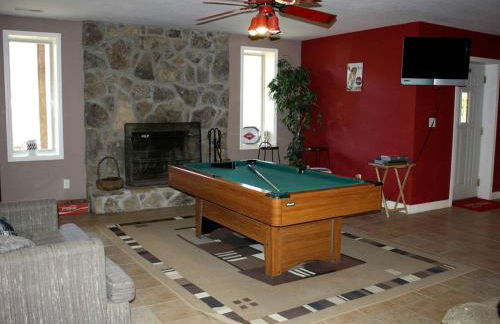 Secluded Family Getaway with Stunning Mountain Views near Pigeon Forge, Tennessee - Photo 4