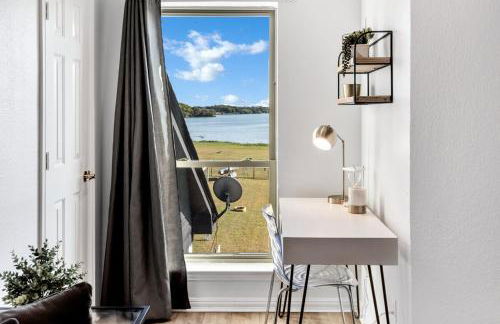 Lakefront Luxe 6BR 4B Home with Pool & Hot Tub - Foto 28