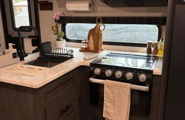 Modern Luxury RV Retreat, Your Cozy Tiny Home - Foto 2