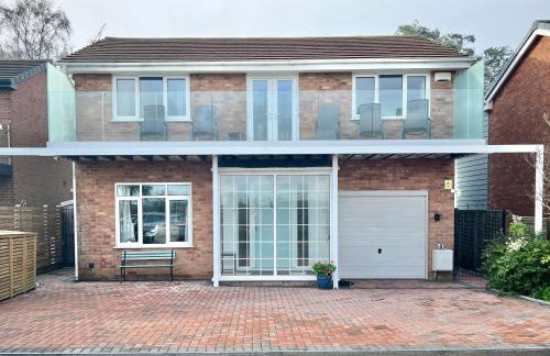 4 Bed Retreat with Balcony & Estuary views - Photo 1