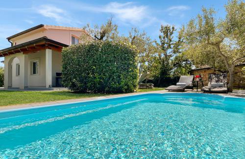 Villa Liberta - Private Family Villa with Pool & Garden - Photo 18