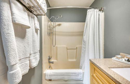 Murray Cabin with Hot Tub Walk to Kentucky Lake! - Foto 17