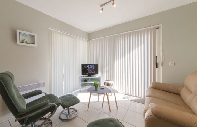 2 bedroom Apartment in Bredene with swimming pool and garden - Photo 8