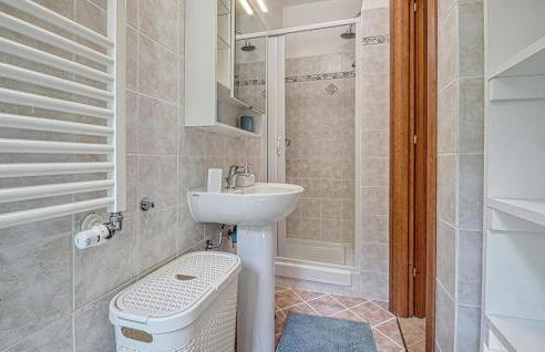 1 Bedroom Beautiful Home In Avegno - Foto 11