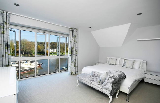 The Oars - Riverfront Property - From 300 Per Night - Foto 3