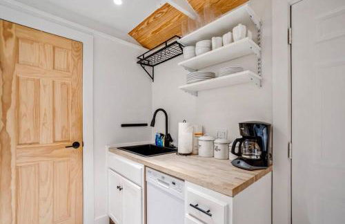 Historic Heights Rustic Urban Tiny Cabin - Foto 18