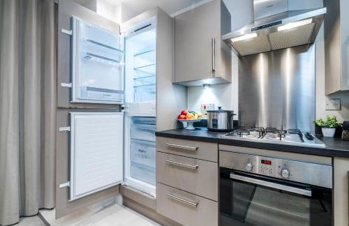 TheCountingSheep - Heathrow in 15 mins - Glass Balcony - Dedicated Workspace - Foto 28