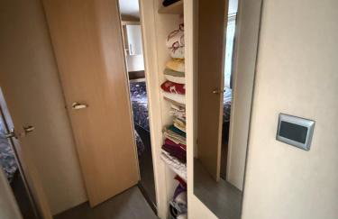 Serenity 2 and Serenity 1 Central lounge sleeps 6 3 bedrooms with 2 bathroom - Foto 18