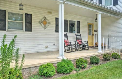 Renovated Farmhouse w Mountain Views and Fire Pit - Foto 34