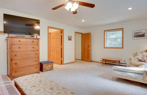 Dock and Views Lakefront Family Home in Conover! - Foto 15