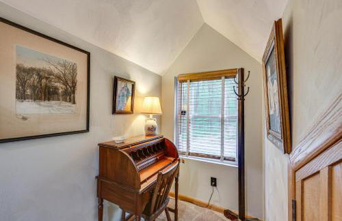 10 Mi to Mtn Resort Normalville Cabin with Balcony! - Foto 23