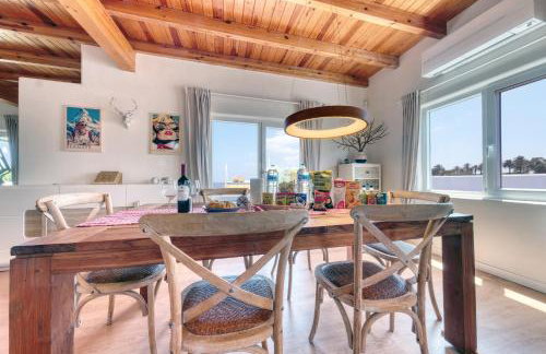 Chalet Emily Alpine Chic with Hot Tub and Ocean View By Lanzarote Vacation Homes - Foto 45