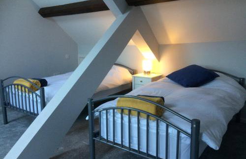 40 Newgate Barnard Castle -Central Location - Court Yard - Dog Friendly - Sleeps 7 - Wood Burner - Complimentary Logs & Wine - Smart TV - Foto 14