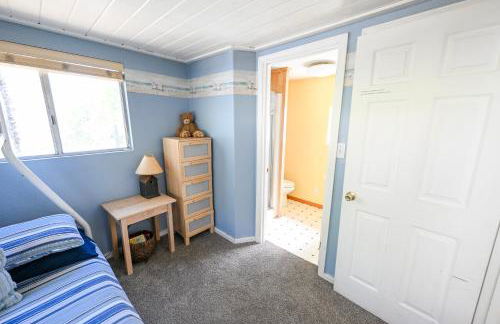 Near Yosemite Bass Lake Cabin with Hot Tub, Lake View, Pet Friendly - Photo 29