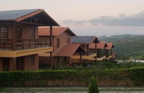 Casa de Campo Novo gravatá em condomínio, lazer completo com piscina compartilhada, churraqueira e forno a lenha privado e uma vista espetacular e com aquele friozinho - Foto 5