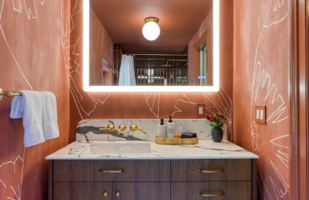 Relax in Style at Historic Modern on Main with Modern Amenities Wooded Views - Foto 12