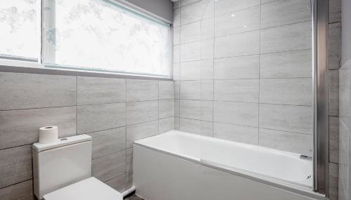 Remaj Serviced Accommodation, sleeps 7 & free parking - Foto 5