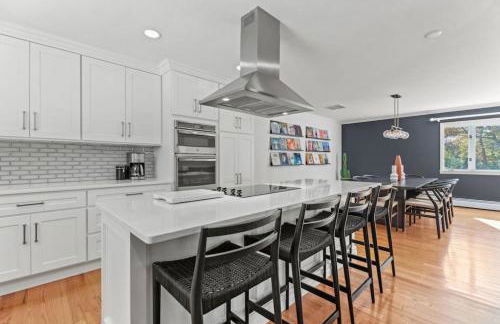 Walk to the Beach - Modern Home with FirePit and Bikes - Foto 15