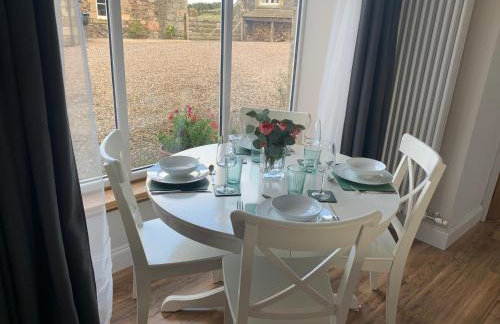 The Carthouse (Luxury 2 bed with private hot tub) - Photo 13