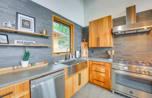 Luxe Mtn-View Escape 5 Mi to Dtwn Priest River! - Photo 8