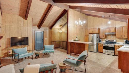 Crestline Cabin Mountain Views and Fire Pit! - Foto 5