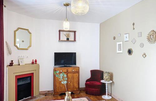 Le Baron Rouge - T4 Élégant & Spacieux - Parking Privé - 6 personnes - Climatisation - Centre ville de Saint-Etienne - Foto 11