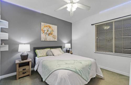 Entire Private Home with 5 Bedrooms 4 Bathrooms 3000 Sq ft Villa, Pool, Hot Tub, Nature, Garage, Winery, Available Now - Foto 13