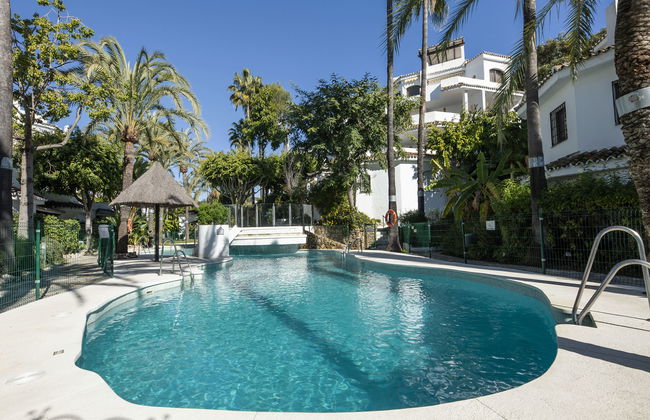 2 bedroom Apartment in Marbella with swimming pool and terrace - Photo 27