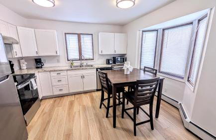 Spacious Downtown 2-bdrm Apartment - Photo 67