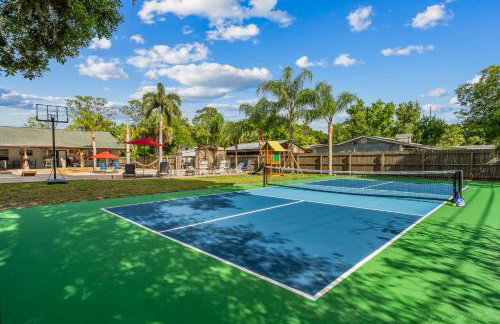 Tropical Oasis- Pickleball, Pool, Hot Tub- 15 min to beach - Photo 44