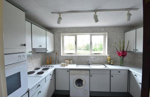 Canalside Manor House Annexe with Secure Parking - Photo 16