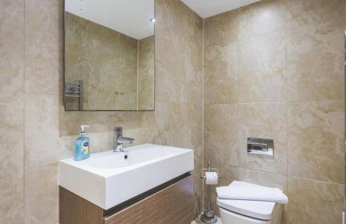 Elegant 1BDR Flat with Private Patio - Foto 23