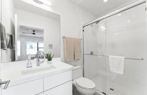 Luxe East Downtown 3BR Condo, Walk to Bars, Restaurants, Shops - Foto 25