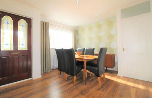 Spacious bungalow - private secure garden - sleeps up to 6 - Photo 9