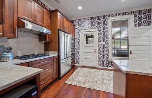 Large historical home w/ fire pit, chef kitchen. - Foto 14